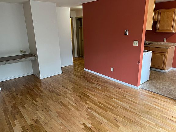 5th image of 5029 11th Ave NE APT 102