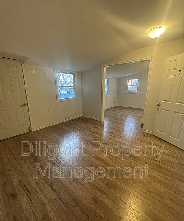 612 Romaine St #5