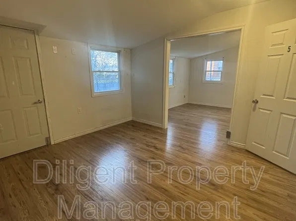 612 Romaine St Unit 5, Peterborough, ON K9J 2E4
