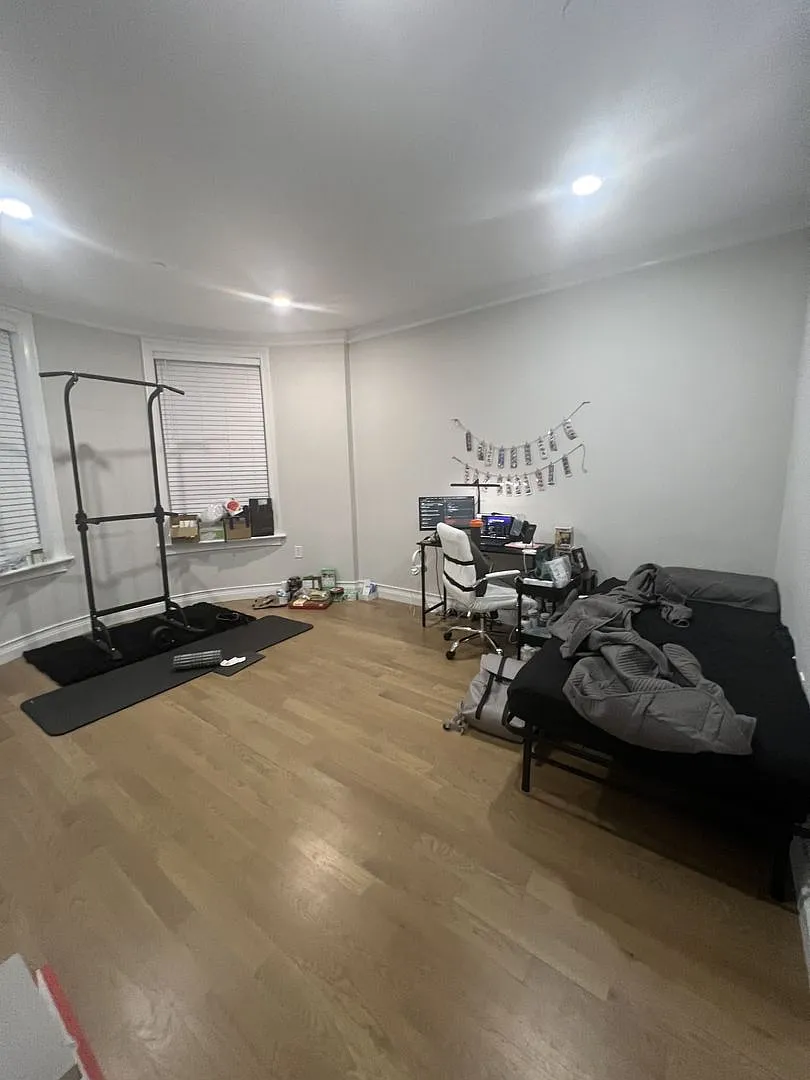 4 Bedroom-No Broker Fee! — Photo 3