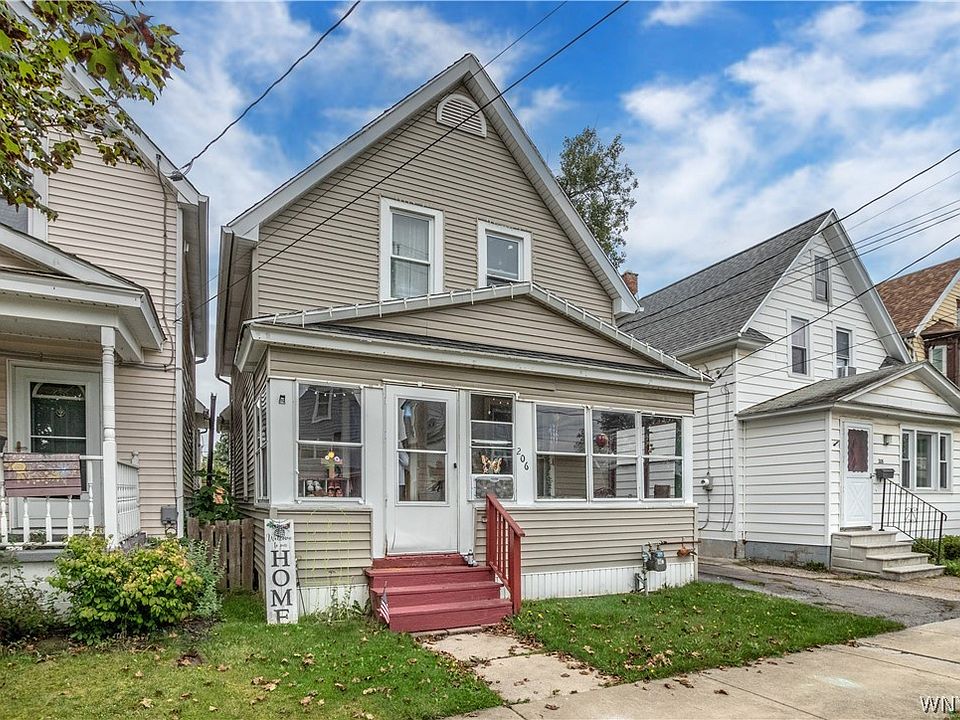 1st image of 206 Calumet St E