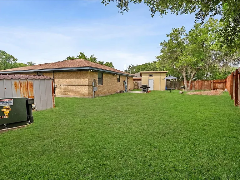 135 Navajo Cir — Photo 26