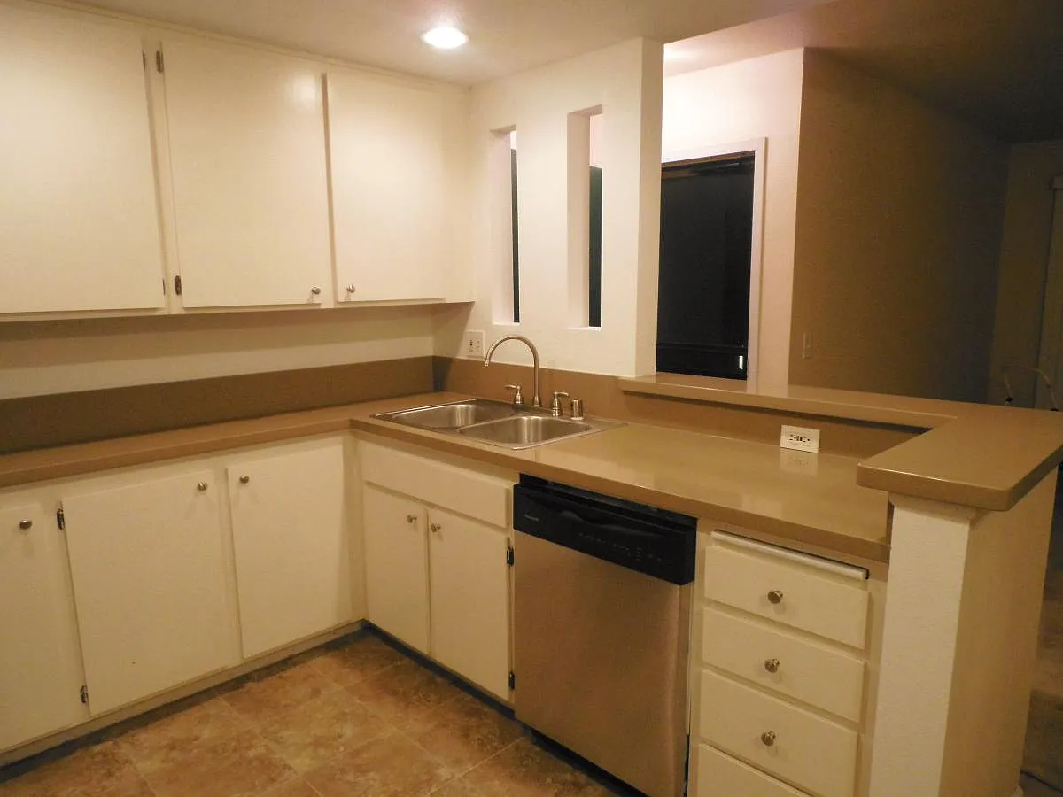 2 bed, 824 sqft, $2,600 — Photo 2