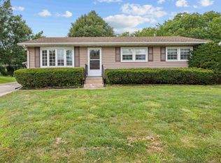 8010 8 1/2 St W, Rock Island, IL
