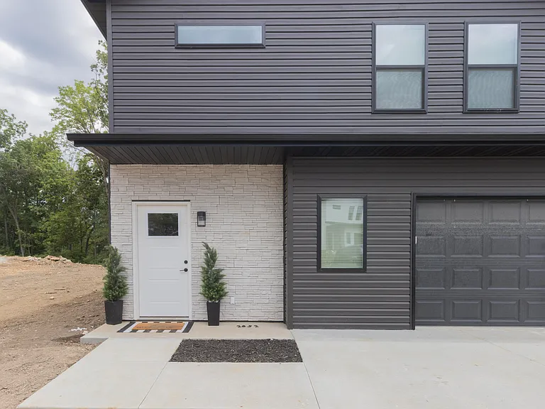 2828 Emery Dr — Photo 1