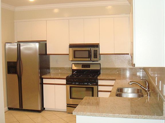 3rd image of 1115 Larrabee St APT 104