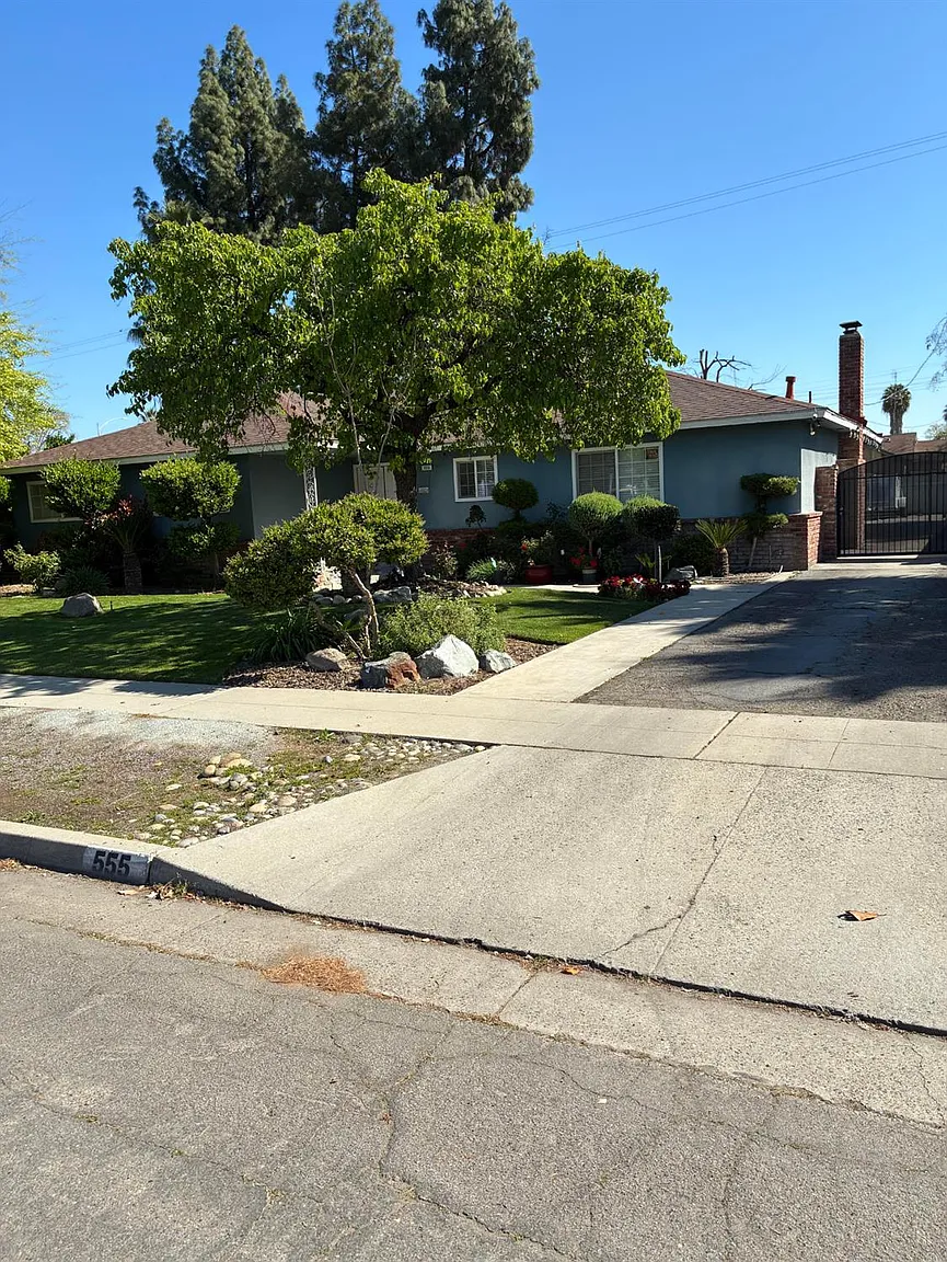 555 S Raisina St photo 1