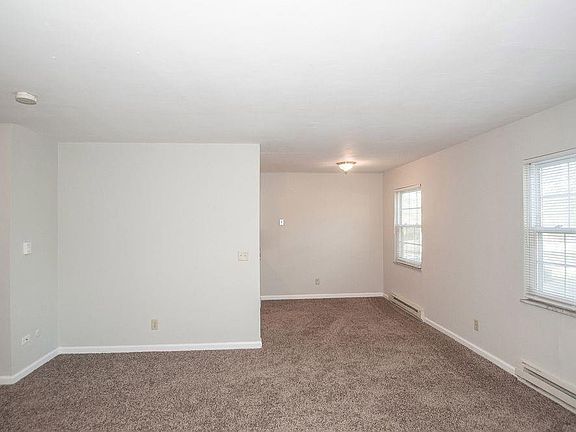 4th image of 3003 N Webster Ave #10B