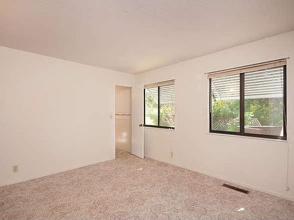 Masterbedroom w/Bathroom