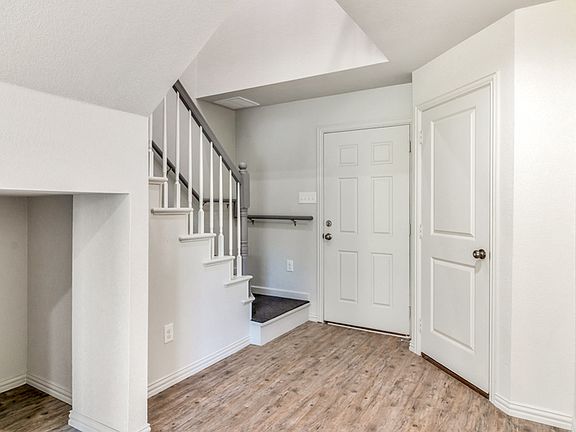 5th image of 8005 Marydean Ave
