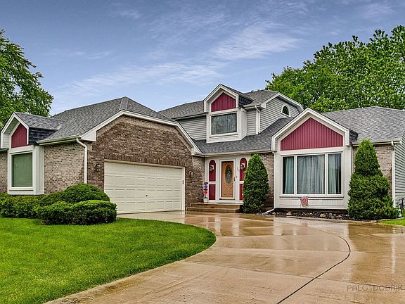 3rd image of 147 Brentwood Trl