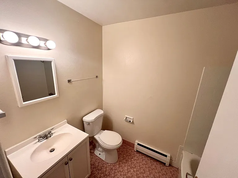 1004 E Pleasant St — Photo 10