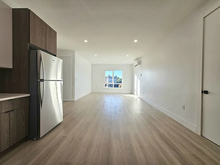 472 Mountainview Ave #202 — Photo 4
