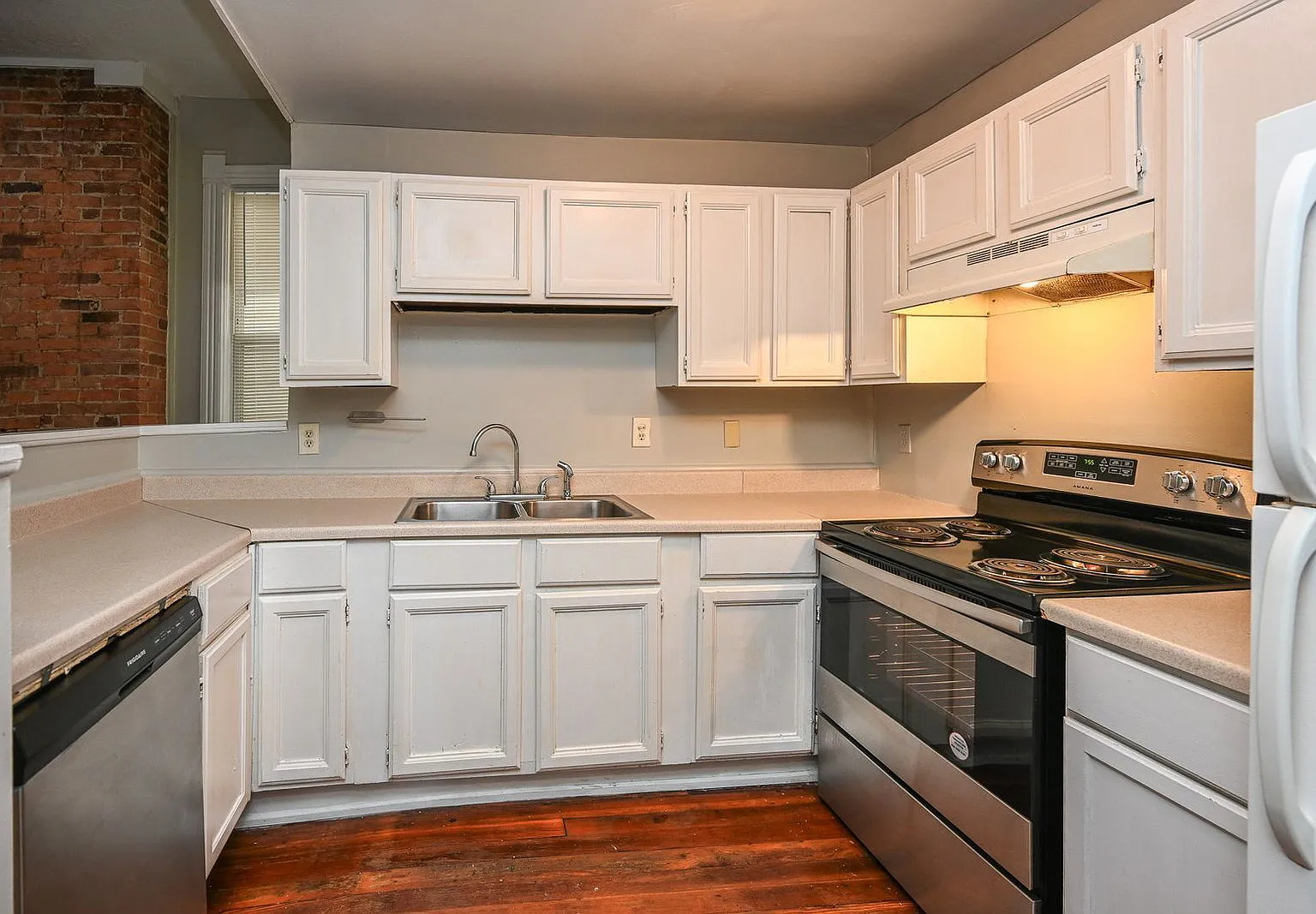 2667 Bellevue Ave — Photo 2