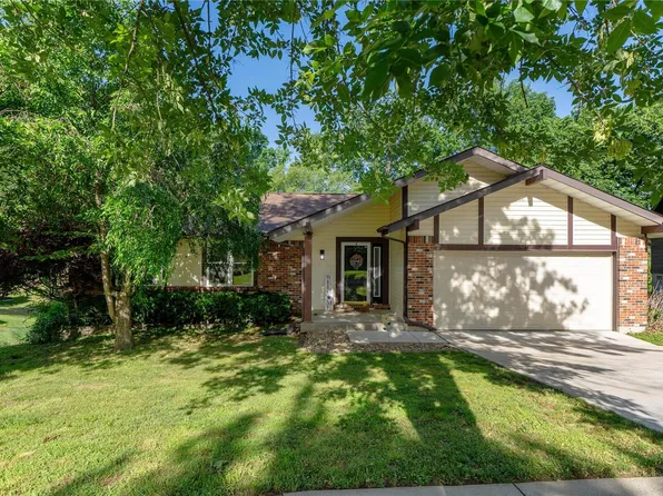6541 Suson Oaks Dr, Saint Louis, MO 63128