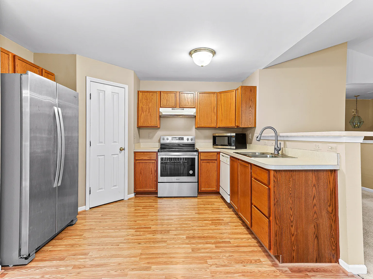 2 bed, 1385 sqft, $1,900 — Photo 3