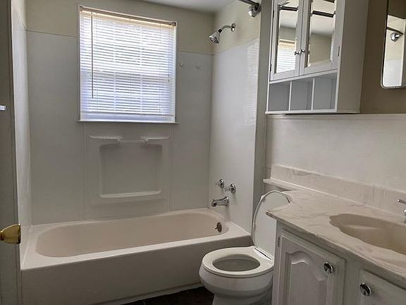 5th image of 1411 Oakwood Dr