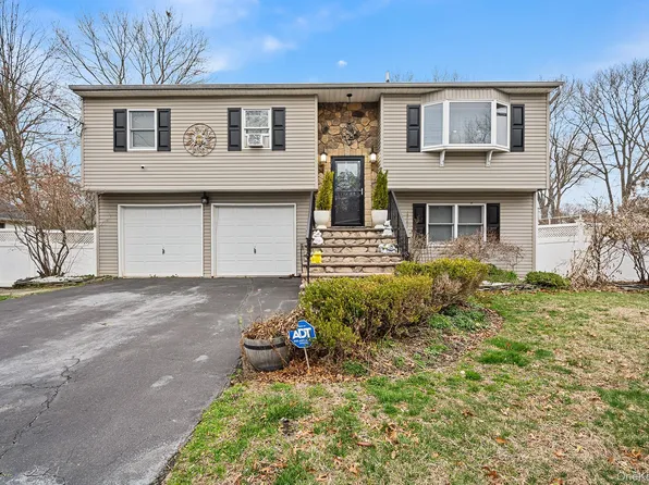 549 4th Street, Ronkonkoma, NY 11779