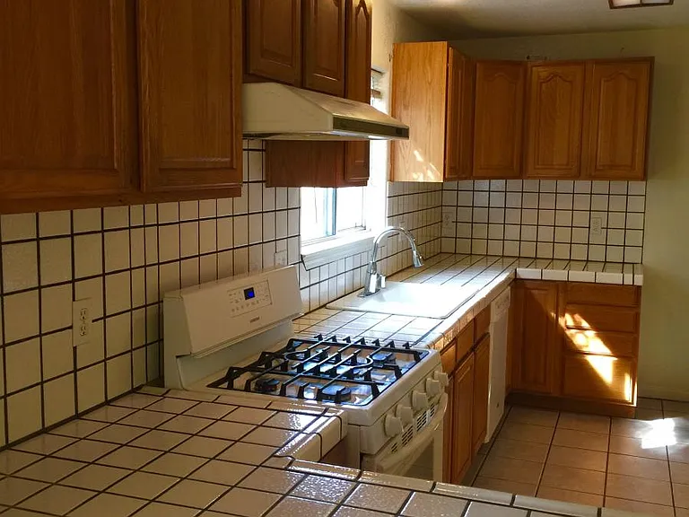 743 Adams St — Photo 12