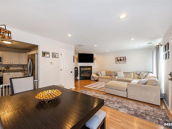 2nd image of 1066 Chedworth Cir