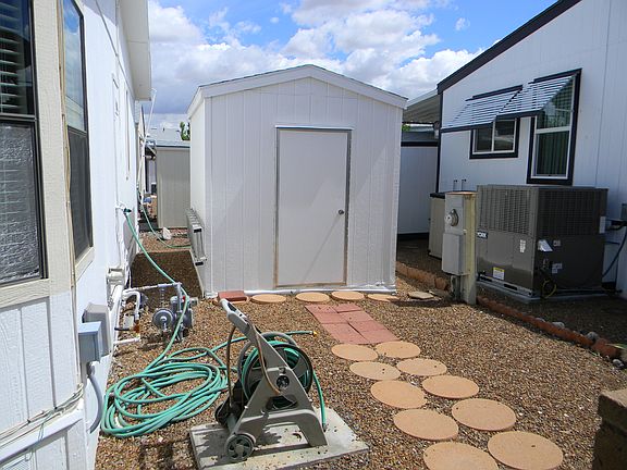 storage shed has electricity