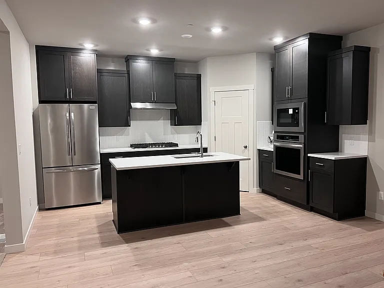 Kitchen Area-All new high end appliances