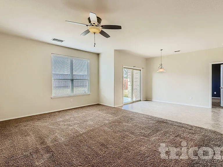 1307 Hidden Valley Dr — Photo 3