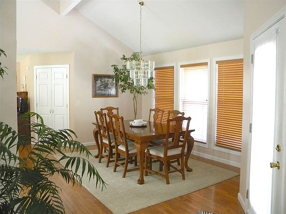5th image of 299 Sally Nell Ln