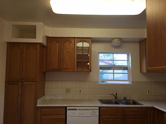 2nd image of 266 S Walnut Grove Ave