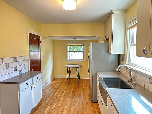 2nd image of 826 Alvarado Terrace
