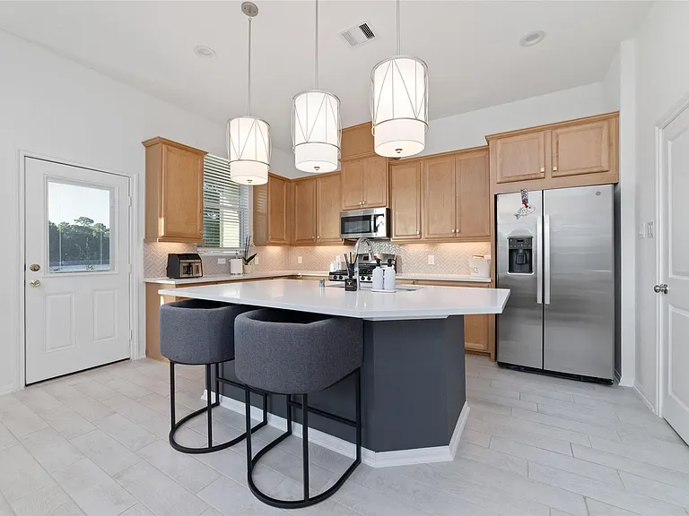 331 E Coralburst Loop — Photo 2