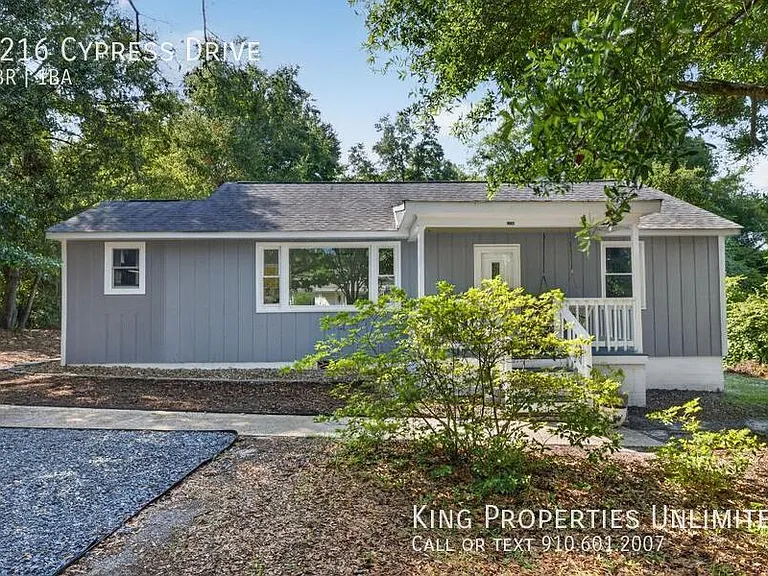 1216 Cypress Dr — Photo 2