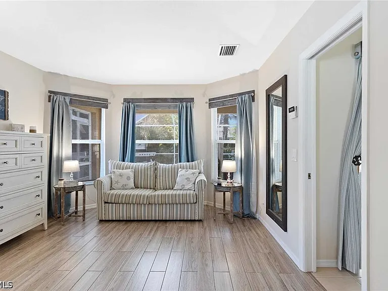 4810 SW 25th Pl — Photo 12