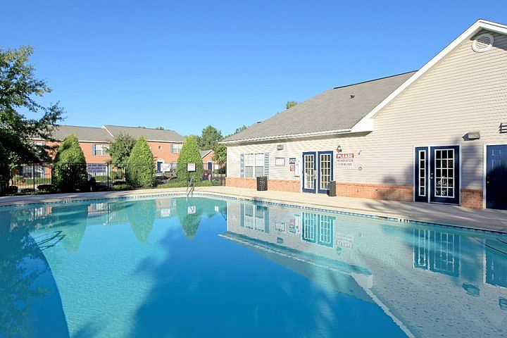 Piedmont Pointe Pool Area