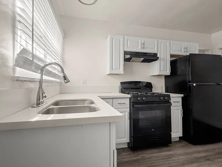 4108-4106 W Palmwood Dr — Photo 28