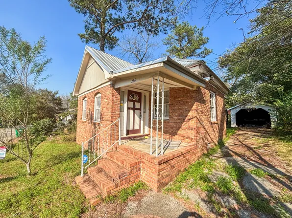 236 Gordon St SW, Dawson, GA 39842