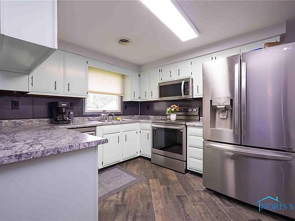 4th image of 206 N Park Dr