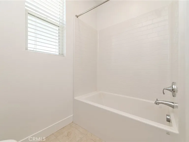 243 Yerba — Photo 33