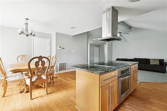 1648 Hampton Dr — Photo 10
