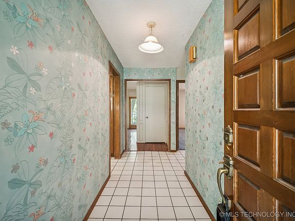 4th image of 600 278th Ave