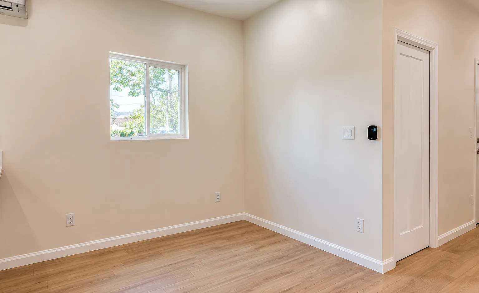 4 bed, 960 sqft, $4,800 — Photo 4