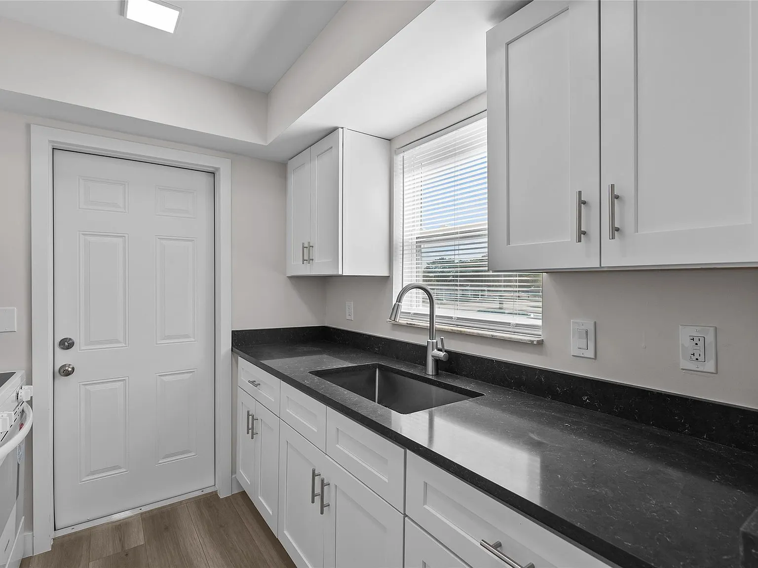 1 bed, 1.0 bath, 640 sqft, $1,600 — Photo 3