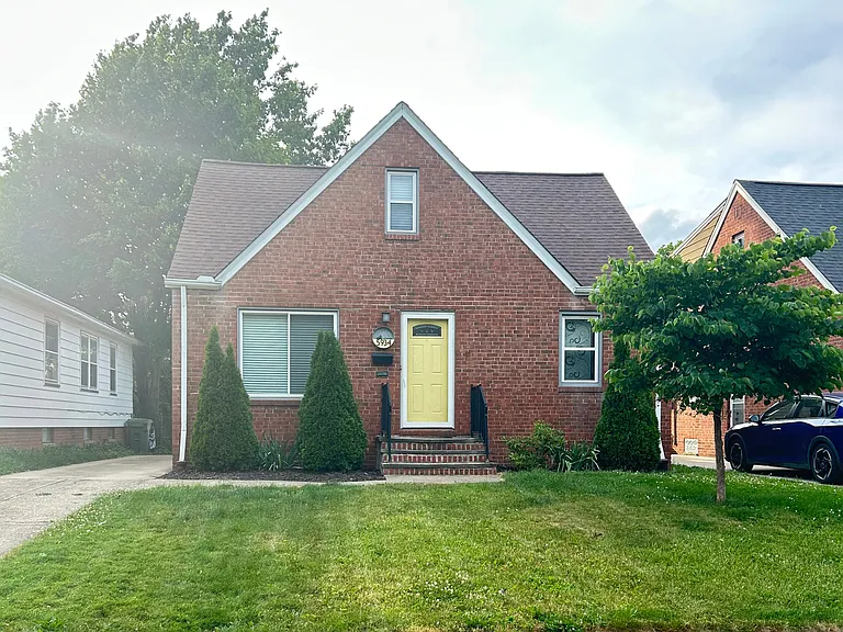 5934 Deering Ave — Photo 1