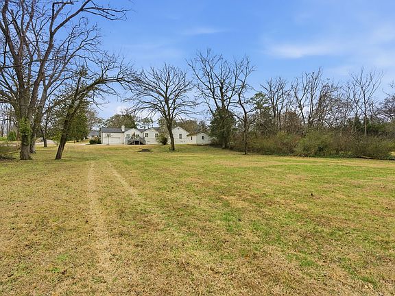 4th image of 745 Vosswood Dr