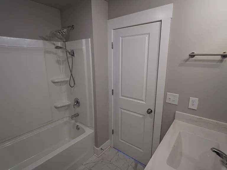 1532 Henry St — Photo 12