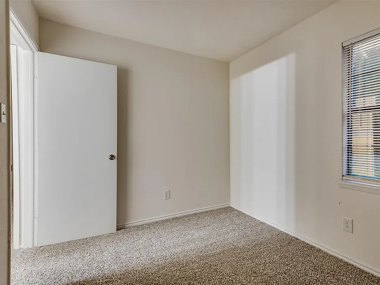 Sunflower Dr — Photo 18