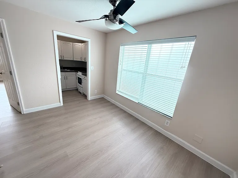 815 Middle River Dr — Photo 8