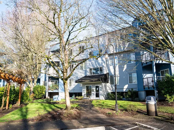 8720 SW Tualatin Rd APT 206, Tualatin, OR 97062