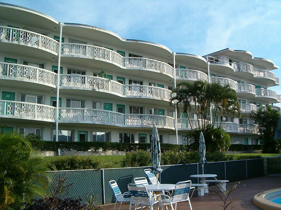2381 Sunset Ave.