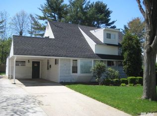 171 Brittle Ln, Hicksville, NY 11801